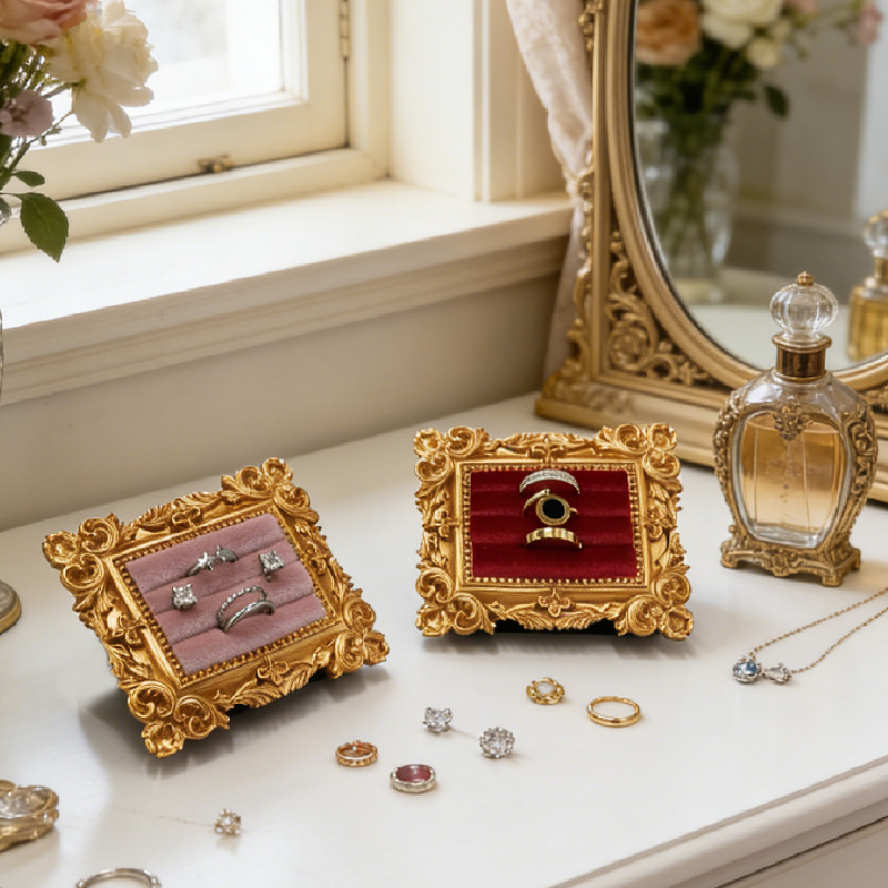 Desk Setup Vintage - Vintage Picture Frame Ring Display Stand